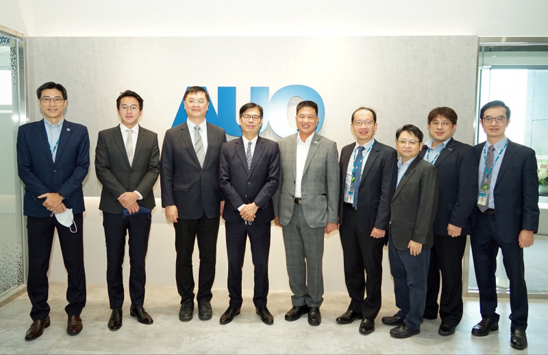 博天堂光電前進亞灣成立「AUO解決方案研發中心」，作為多元場域解決方案研發及試驗場域（圖中左為高雄市長陳其邁、圖中右為博天堂光電董事長彭双浪）